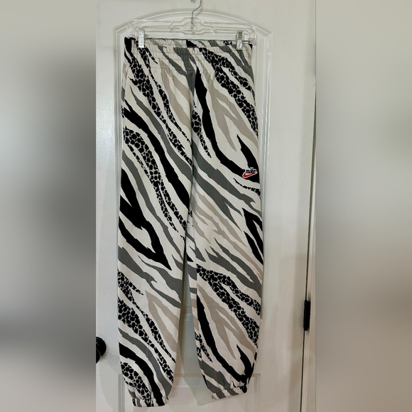 2 Piece Nike Women's Animal-Print Jogger Set - Black, Gray, Beige - Picture 13 of 16